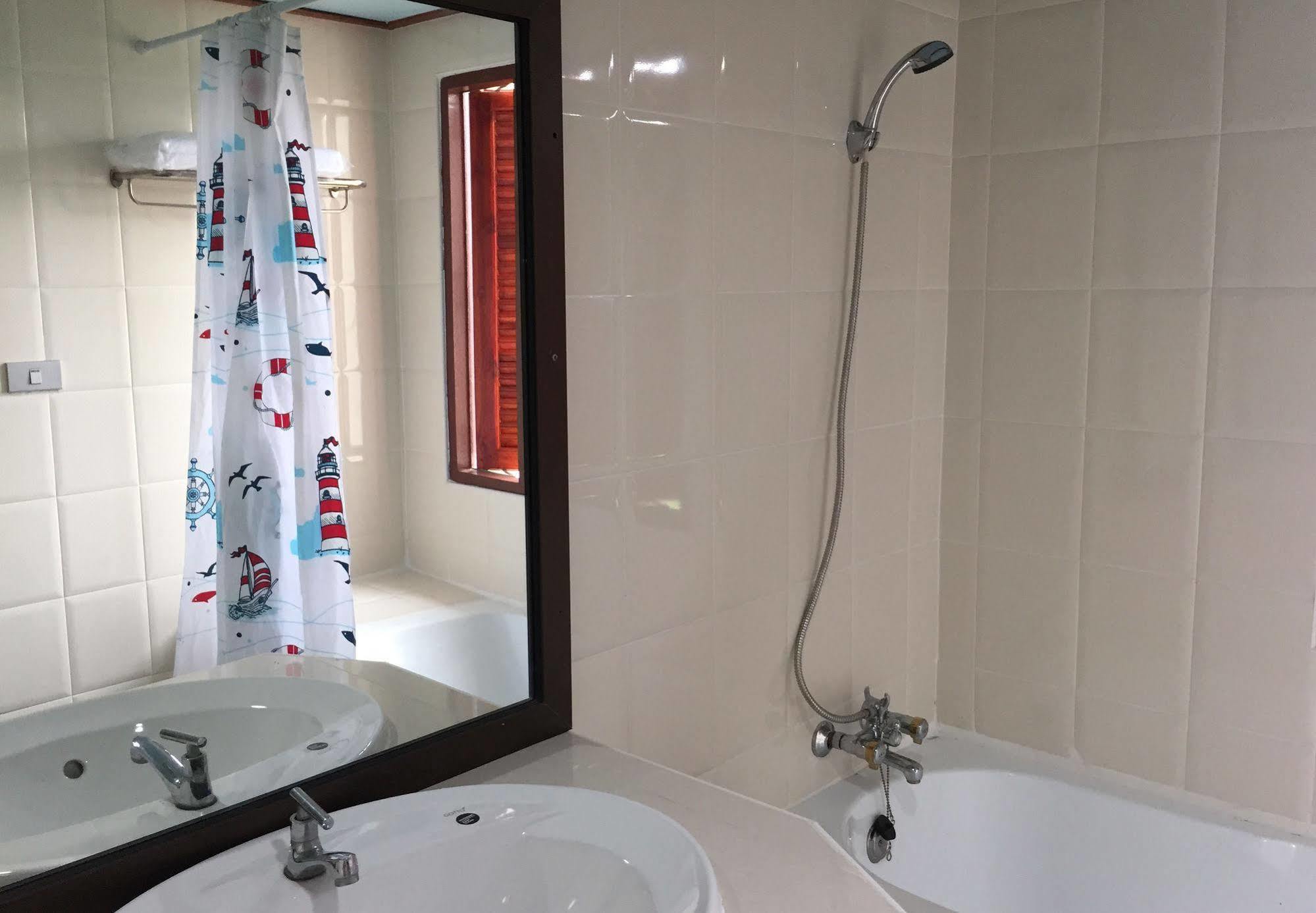 Toh Buk Seng Ayutthaya Hotel Zewnętrze zdjęcie